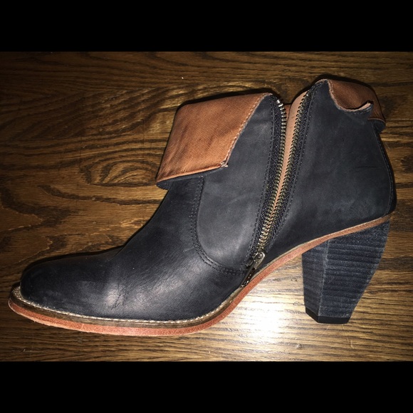 BOOTIES! Ankle boots! 9.5. Gorgeous black leather!