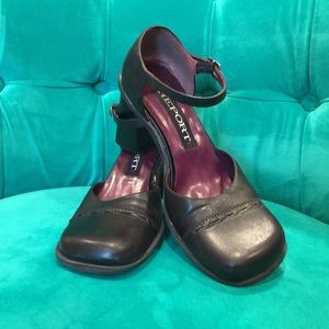 Report Sz7 1/2 Black 90's Mary Jane Chunky Heels
