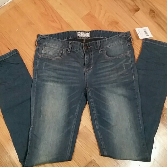 ☆UPDATED☆NWT Free People Distressed Skinny Jeans (29) - Picture 3 of 10