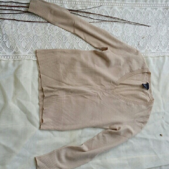 SOLD NWOT Theory cashmere sweater