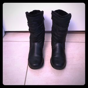 Waterproof ladies black faux fur lined boots