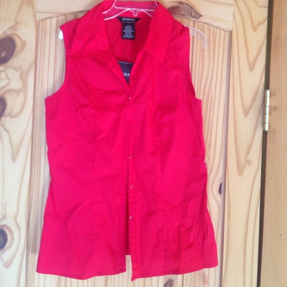 Sleeveless button down stretch shirt
