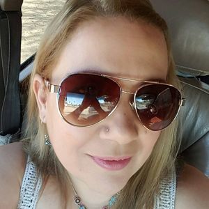 Meet your Posher, Marcela