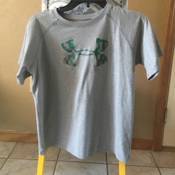 Boys Large 14-16 Under Armour Heat gear top