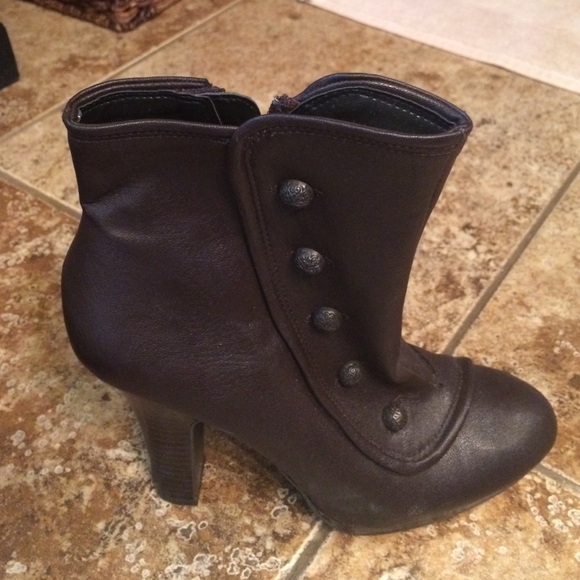 BOOTS