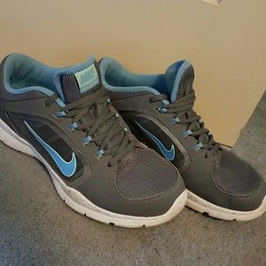 Nike Dual Fusion Training Sneakers