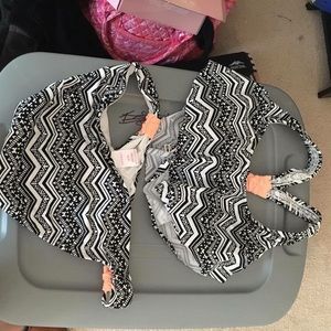 Patterned flounce bikini