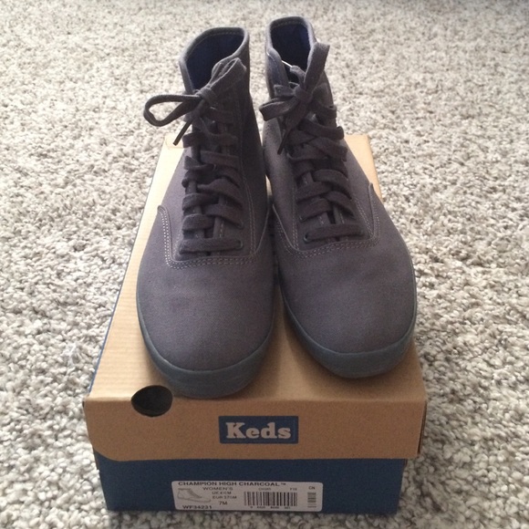 Grey sneakers - Picture 2 of 4