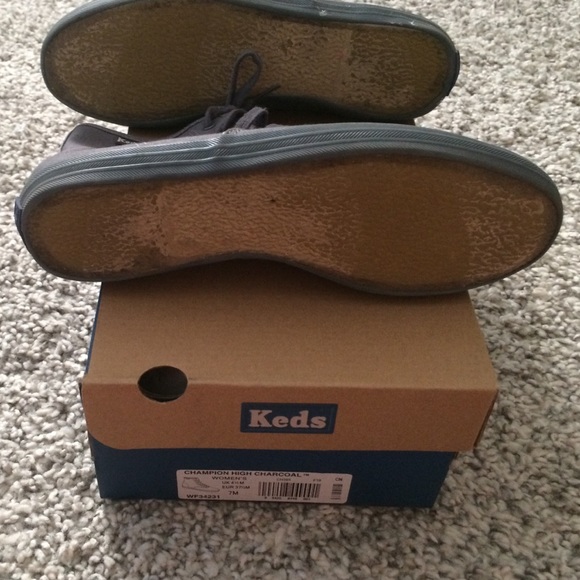 Grey sneakers - Picture 3 of 4