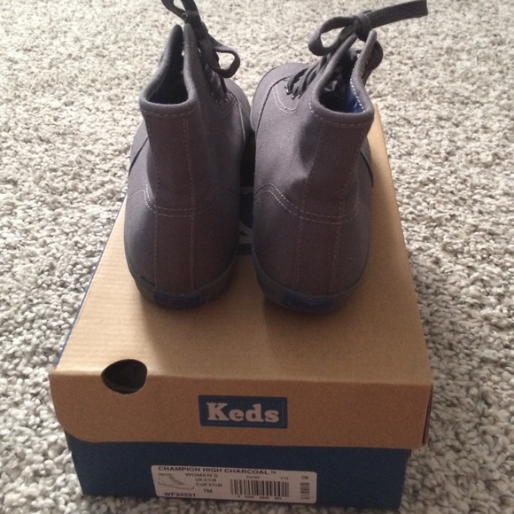 Grey sneakers - Picture 4 of 4