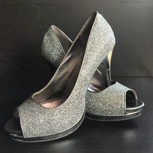Glittery silver peep toe pumps