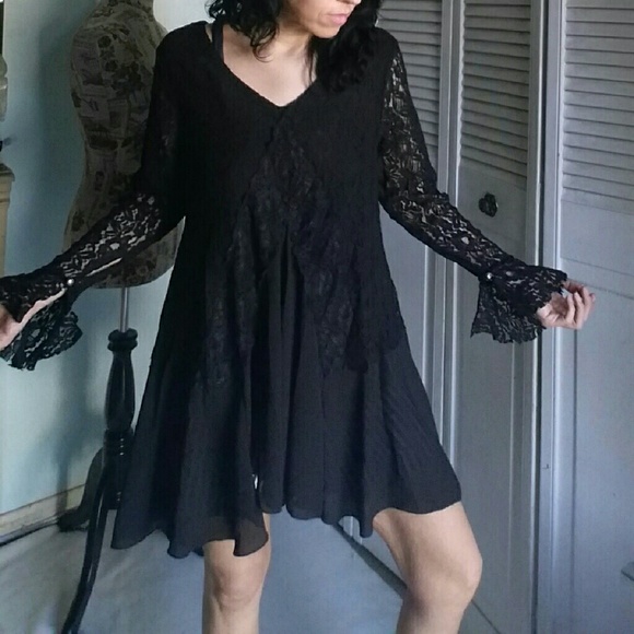 Vintage Tops - Vintage Bo-ho ✂️ Black Lace V-neck Tunic Top ✨HP✨