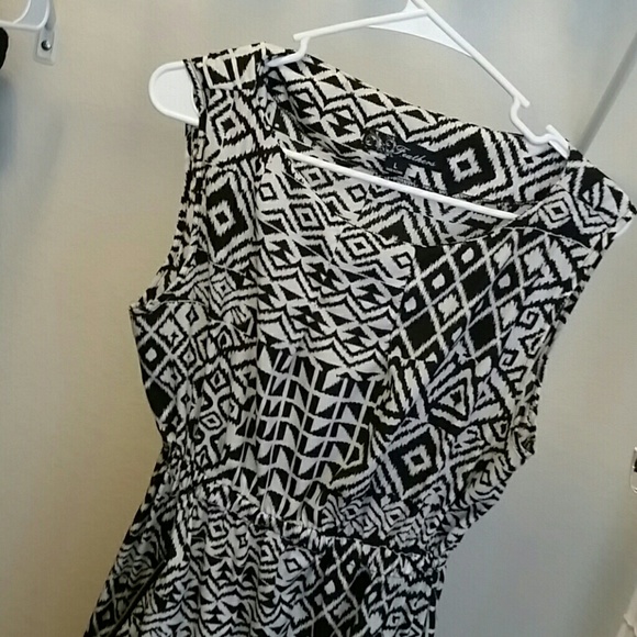 Aztec Dress - Picture 3 of 3