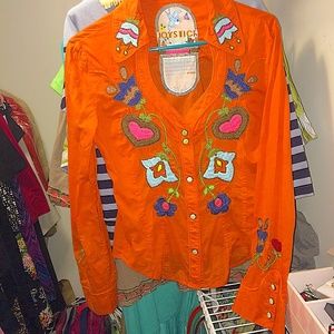 JOYSTICK JW Gorgeous button down embroidered top