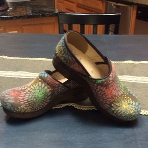 DANSKo vegan clogs