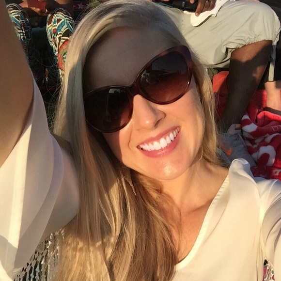 Meet your Posher, Stacy - Picture 3 of 4