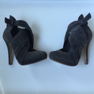 Grey suede cross over pumps/booties