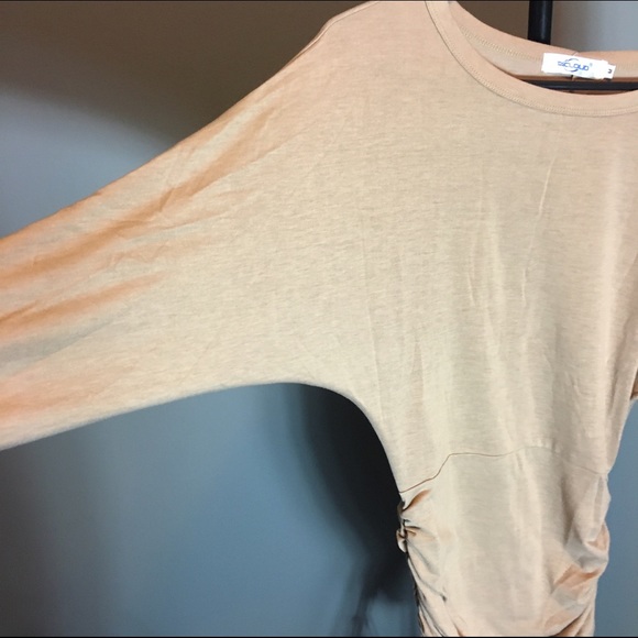 🆕gorgeous offshoulder draped dress - Picture 3 of 4