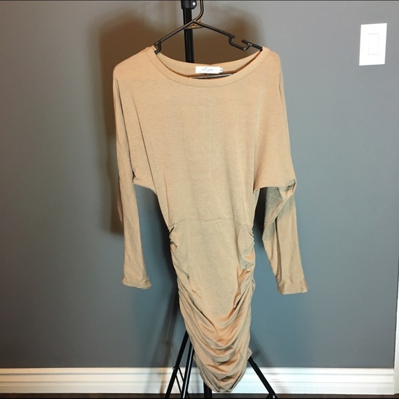 🆕gorgeous offshoulder draped dress - Picture 2 of 4