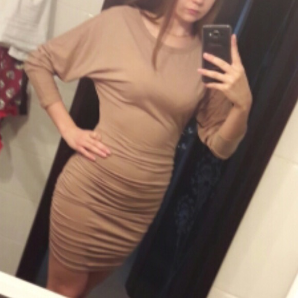 🆕gorgeous offshoulder draped dress - Picture 4 of 4