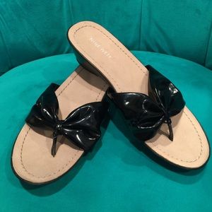 Nine West size 8 Kitten Wedge Flip Flop Black new