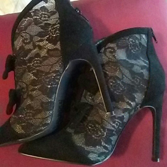 Shoes - Picture 2 of 4