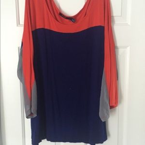 Tri-color block 3/4 length shirt