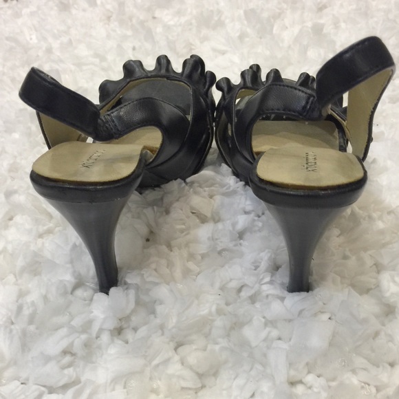 Black Open toes heels - Picture 2 of 3