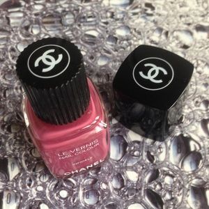 CHANEL Nail Polish