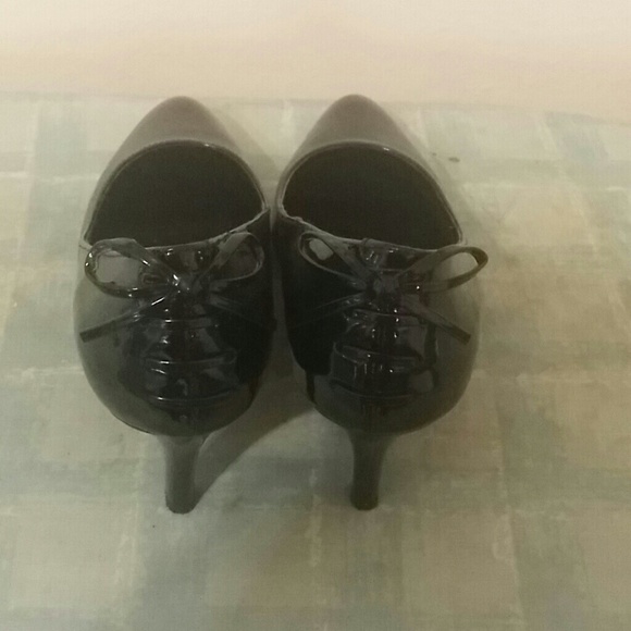 Pumps - Picture 2 of 4