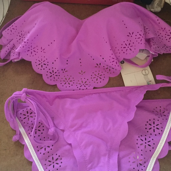 Roxy Swimsuit - Picture 1 of 4