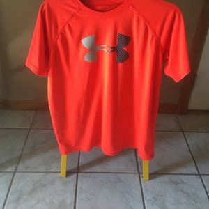Boys XL 18-20 Under Armour heat gear tee