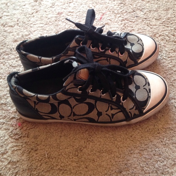 Black coach tennis shoes