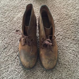 Clarks tan leather heel booties