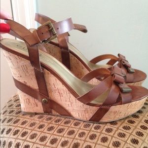 *Like New* Guess brand Brown Wedges