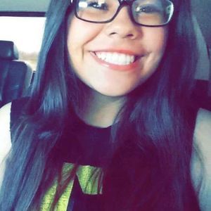 Meet your Posher, Larissa