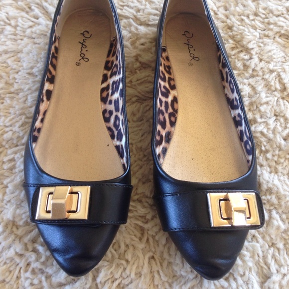 Black flats with gold buckle accent - Size 6M