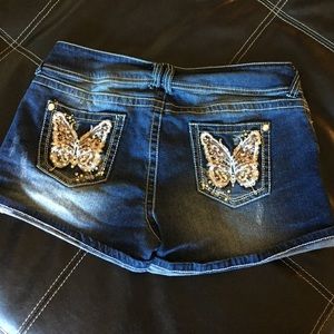 *JUNIORS* HOT back pocket shorts