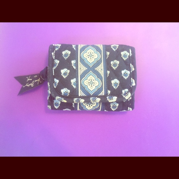 Vera Bradley wallet - Picture 1 of 2