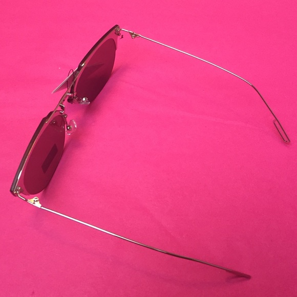 Round Sunglasses - Picture 2 of 4