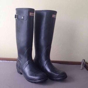 Size 9.5 black Hunter boots