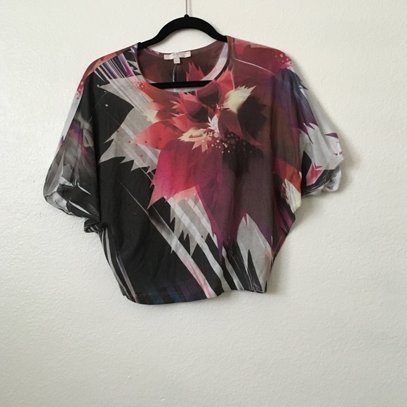Stretchy soft flower top