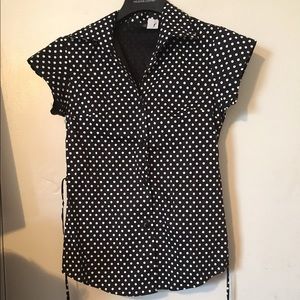Black and white polka dot collar shirt small