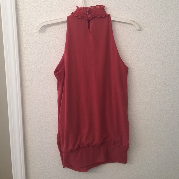 Sleeveless ruffle front top - Picture 2 of 2