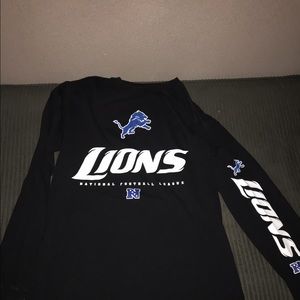 Small long sleeve lions shirt.