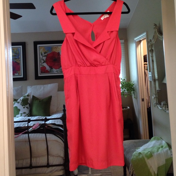 BCBG Generation key hole back Carmine mini