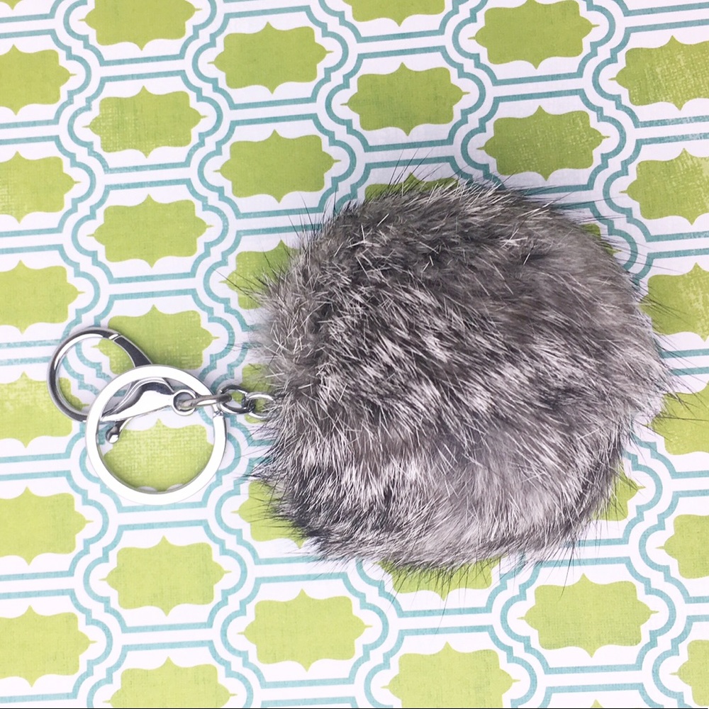 🌸5/$25🌸 FUR POM POMS w/ hook & clasp - Picture 2 of 7