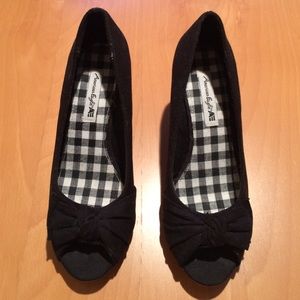 Black wedges with bow tie