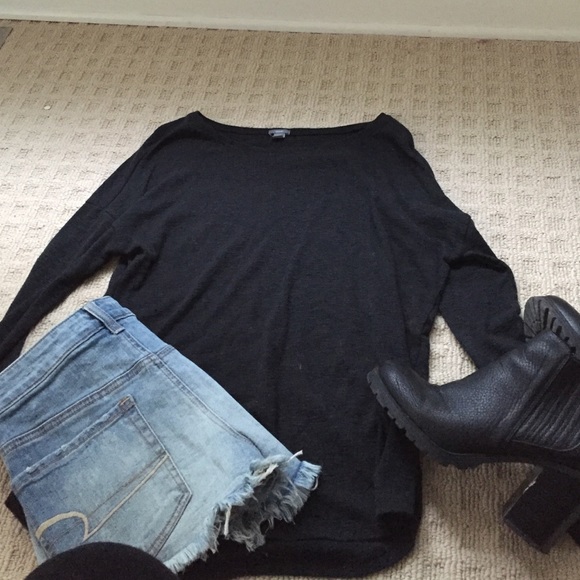 Black AERIE long sleeved shirt