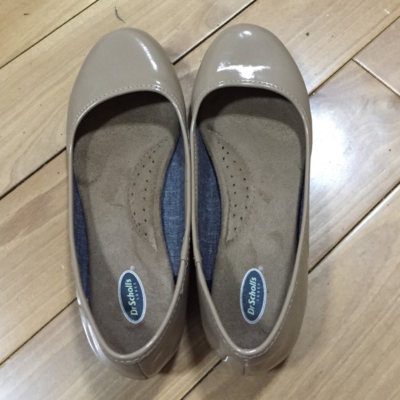 Dr. Scholl's Patent Nude Flats in size 5.5